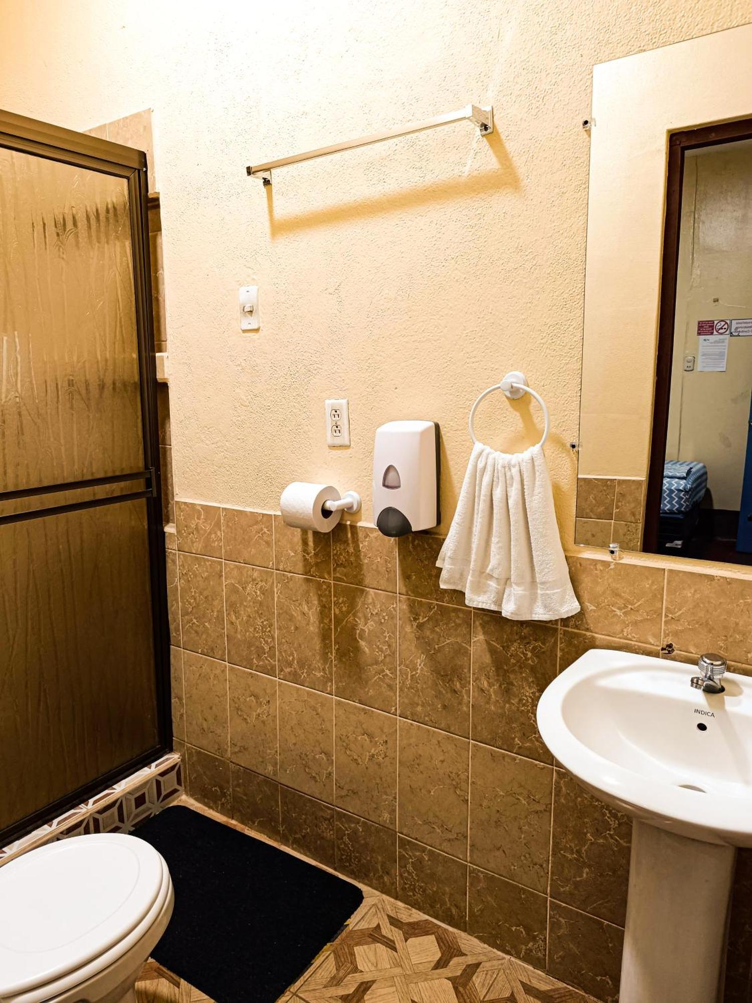 Hostal El Rio Leon Luaran gambar